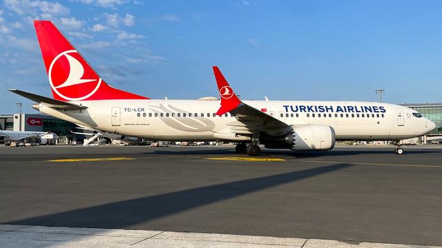 TC-LCR::Turkish Airlines